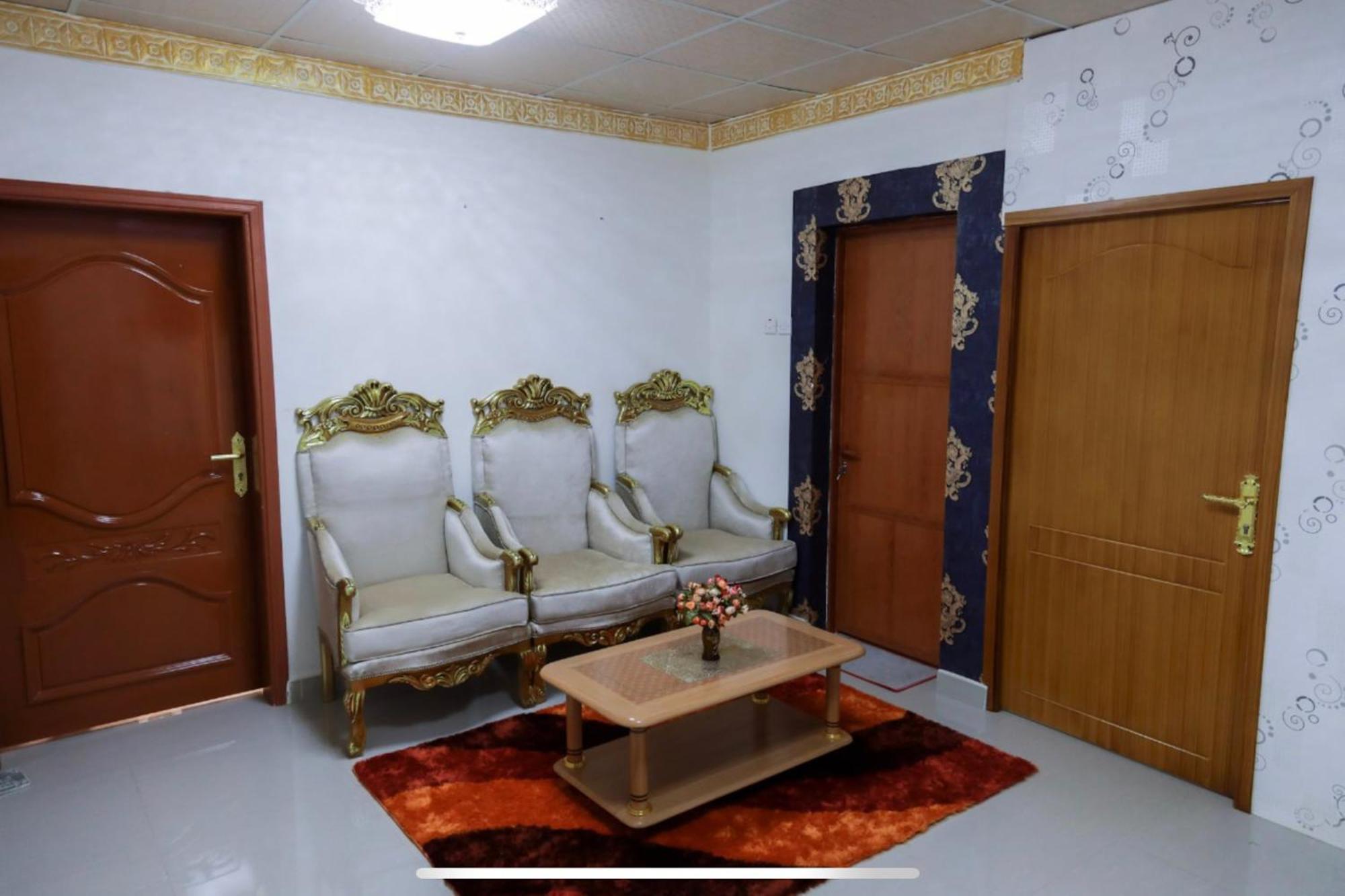 Capital O 141 Golden Rays Hotel Ibra Ngoại thất bức ảnh
