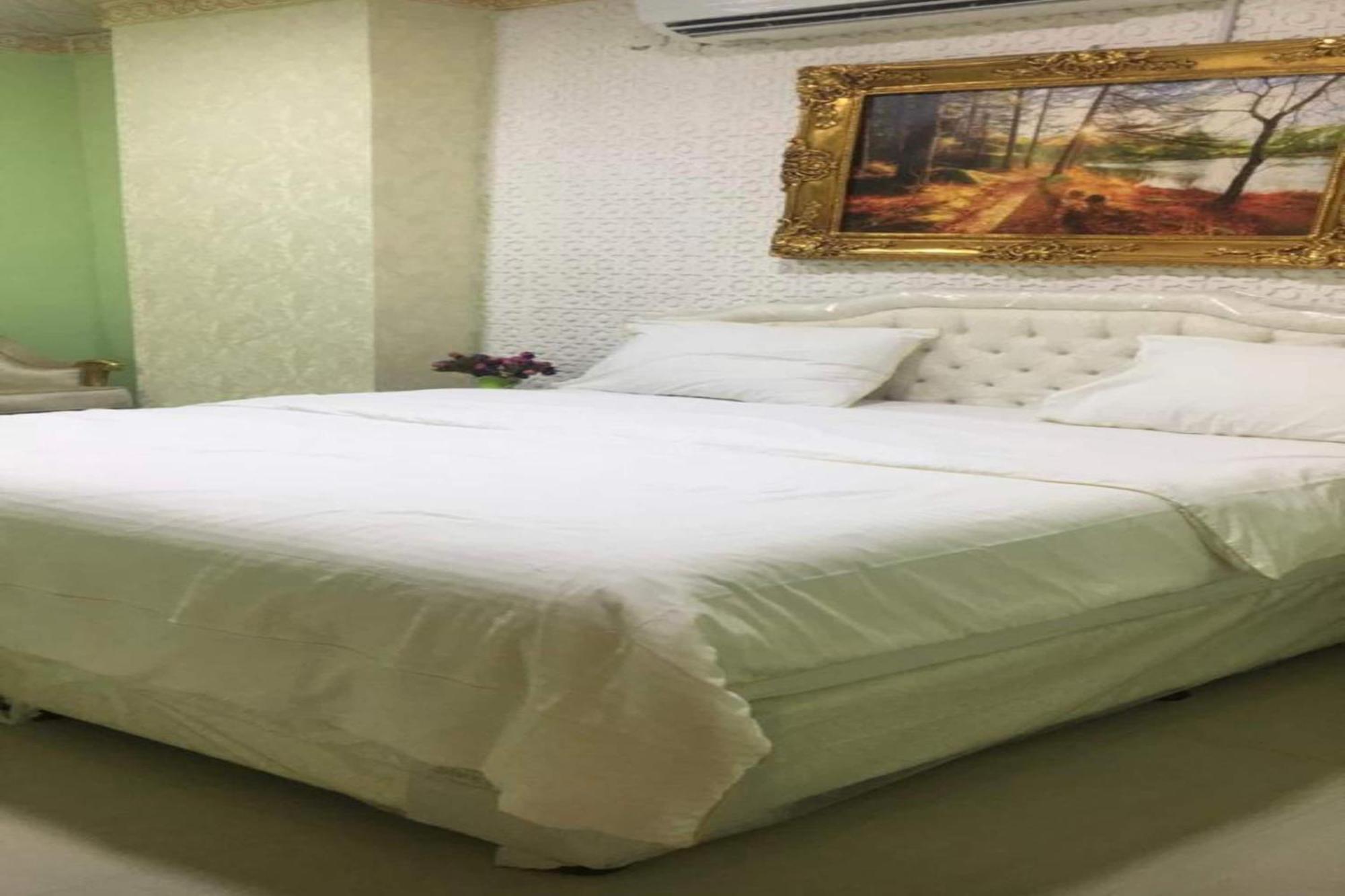 Capital O 141 Golden Rays Hotel Ibra Ngoại thất bức ảnh